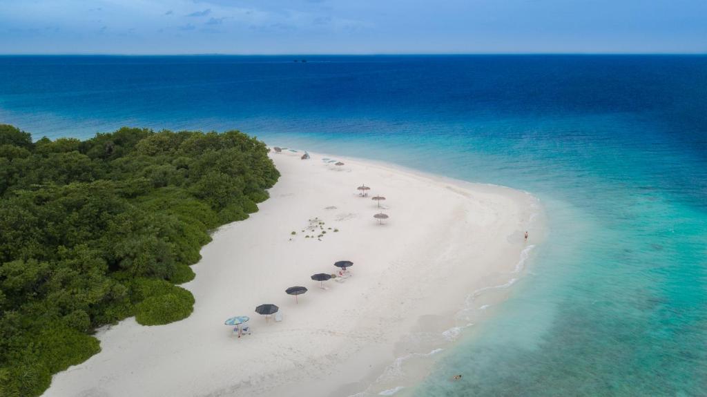 an aerial view of a beach with umbrellas and the ocean at Palm Oasis at Ukulhas in Ukulhas
