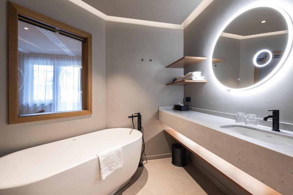 Upside Down Town Hotel Neue Post - 17