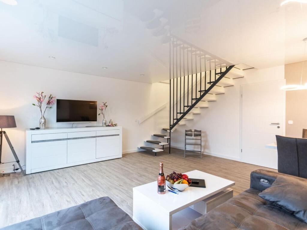 Μια τηλεόραση ή/και κέντρο ψυχαγωγίας στο Maiwaldo House Comfortable Vacation Home