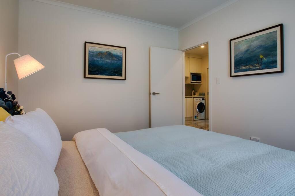 Cozy Retreat on Serene Street - Resim 15