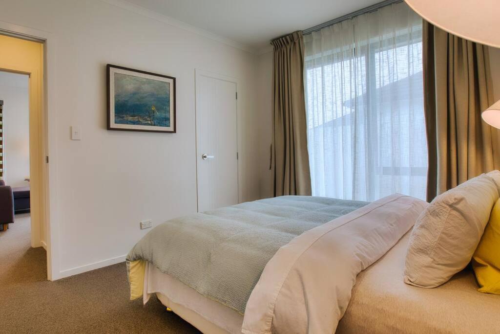 Cozy Retreat on Serene Street - Resim 7