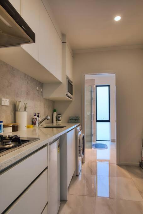 Cozy Retreat on Serene Street - Resim 19