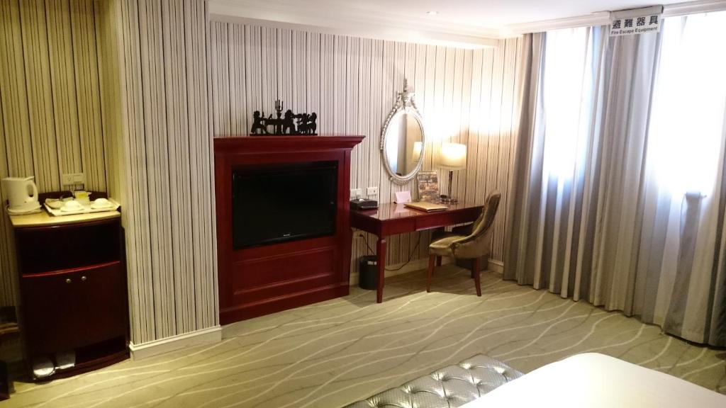 MRT Hotel - Deluxe Suite