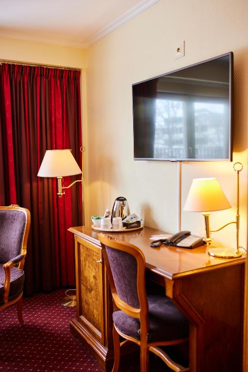 TV a/nebo společenská místnost v ubytování Home Hotel Smedjan