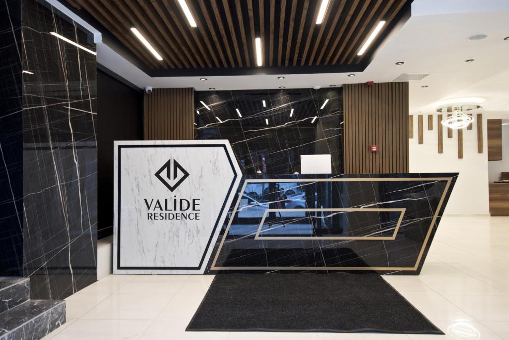 a lobby with a wall of black marble at VALİDE RESİDENCE in Istanbul