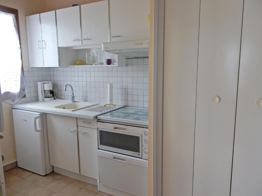 A cozinha ou cozinha compacta de Comfortable Apartment in Lablach re with Terrace in Ard che