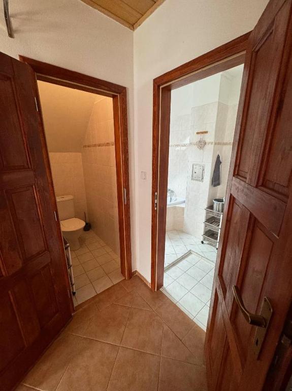Łazienka w obiekcie Apartmány Srub Jenišov
