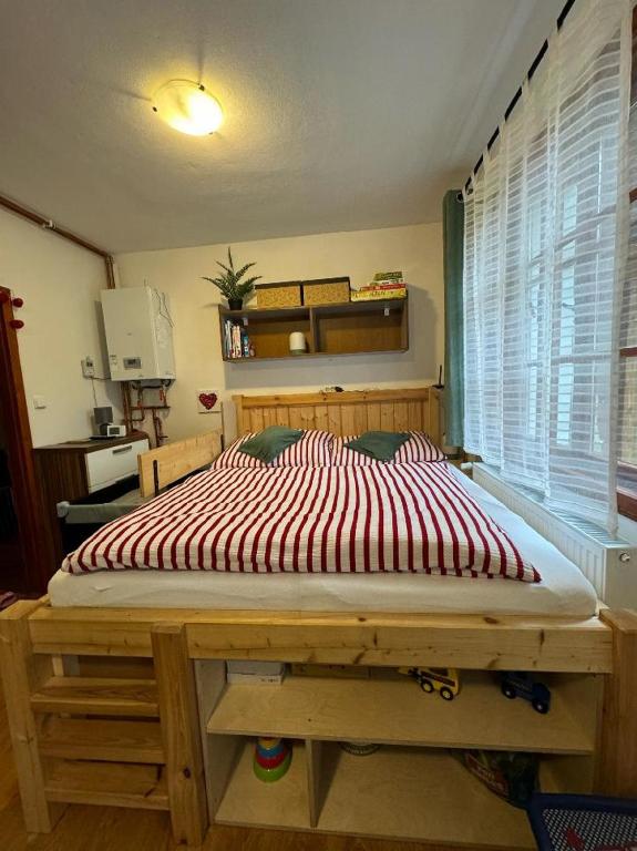 Łóżko lub łóżka w pokoju w obiekcie Apartmány Srub Jenišov