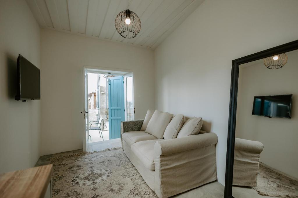 TV a/nebo společenská místnost v ubytování Smaragda's Guest Rooms