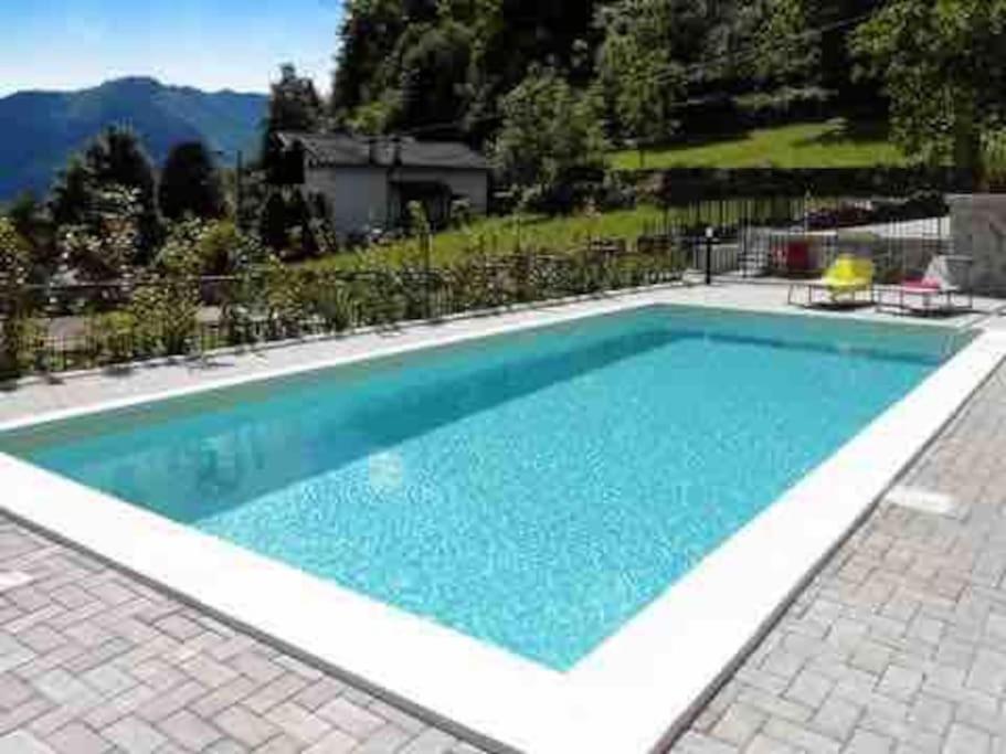 Πισίνα στο ή κοντά στο Casa Sonia - Modern Apartment with Pool on Lake Como