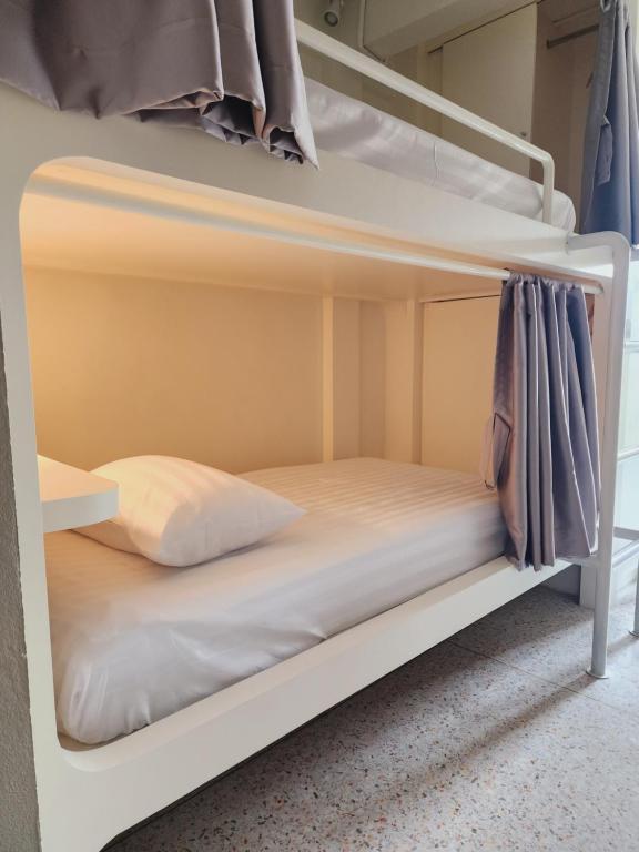 Line Bangkok Hostel - 12