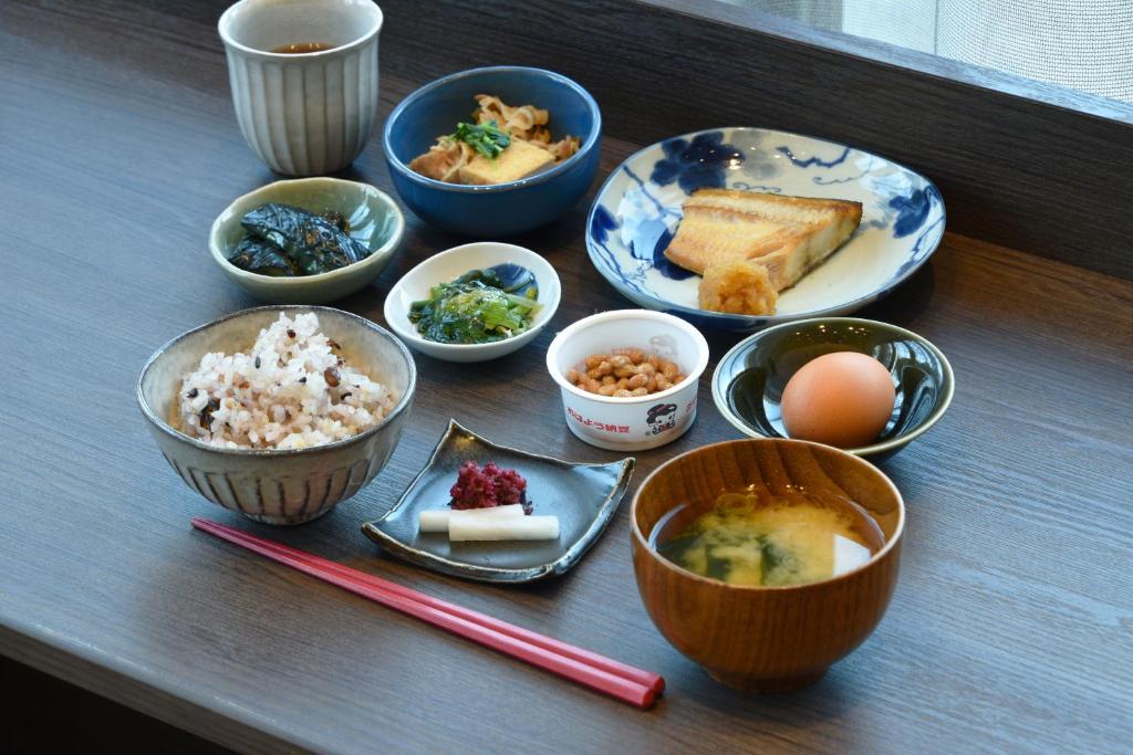 ホテルの敷地内または近くでの食事または食べ物