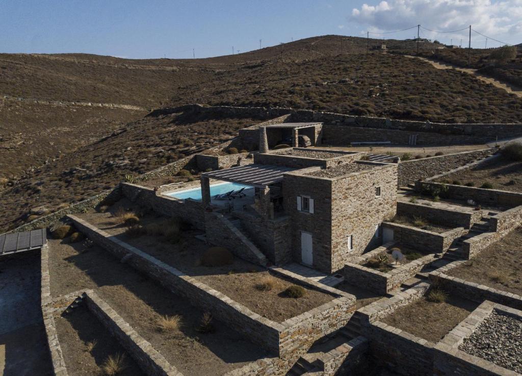 Бассейн в Villa Sparta или поблизости