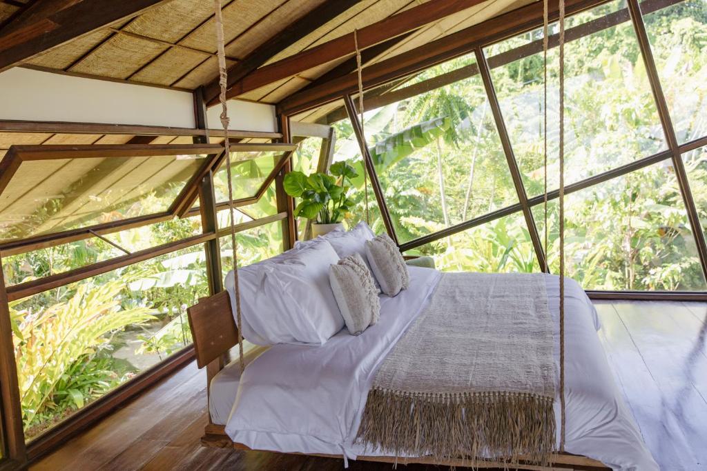 Postel nebo postele na pokoji v ubytování Mantaray Siargao