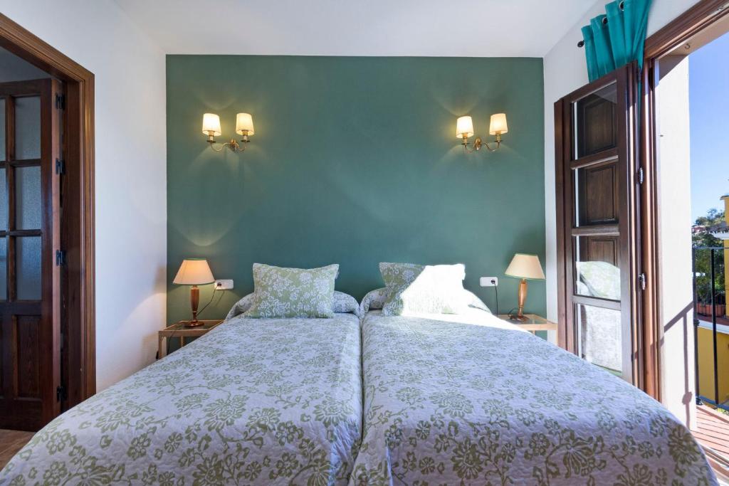 Posteľ alebo postele v izbe v ubytovaní Large townhouse Marbella golden mile