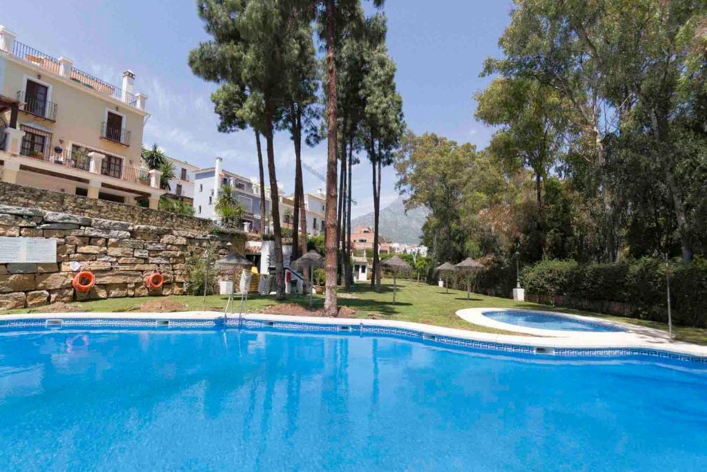Bazén v ubytovaní Large townhouse Marbella golden mile alebo v jeho blízkosti