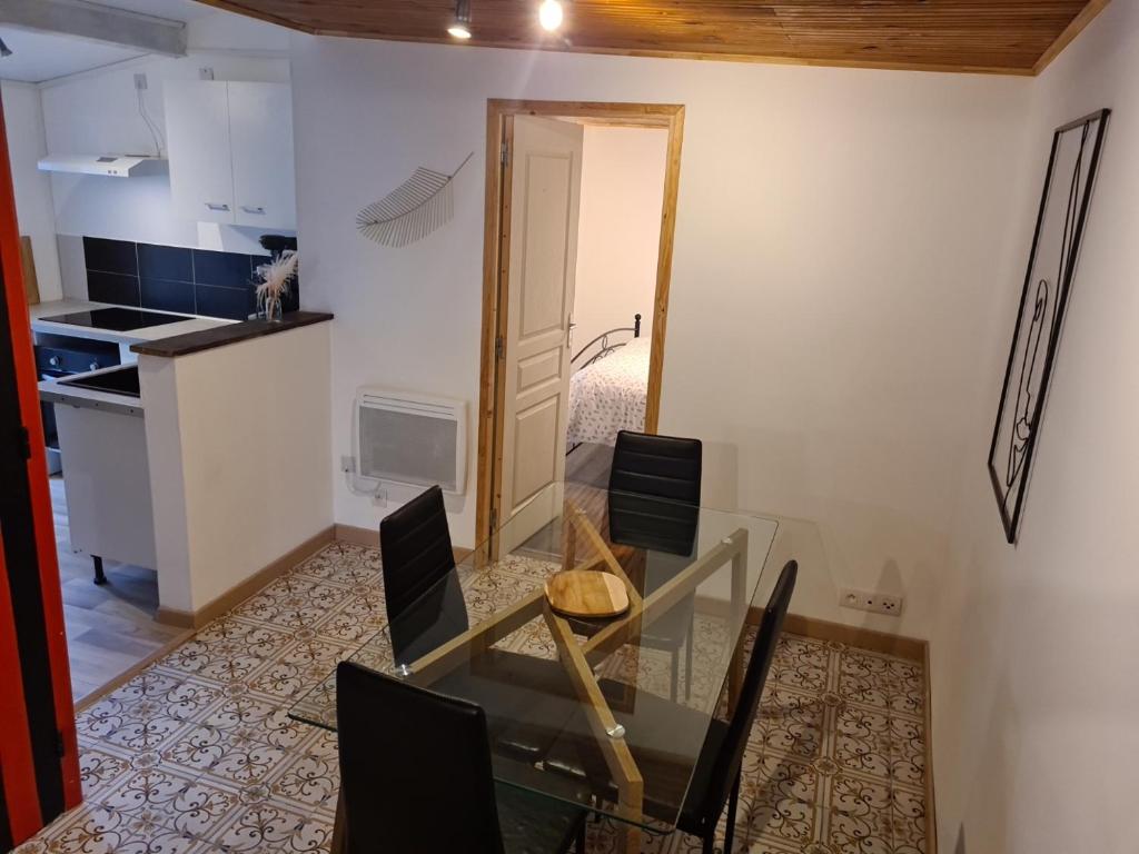 Kuchyň nebo kuchyňský kout v ubytování la chêneraie appart Lapin