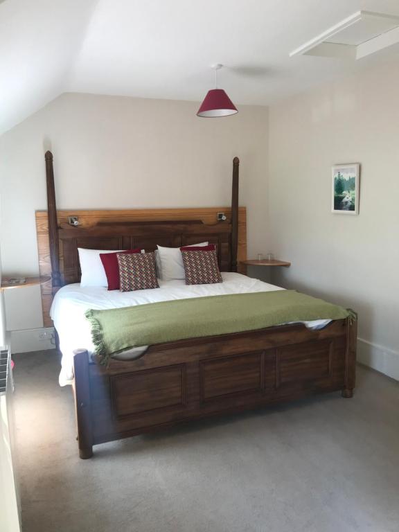 Postel nebo postele na pokoji v ubytování Gortamullen House, Kenmare