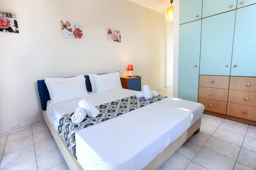 Postel nebo postele na pokoji v ubytování S&C Kosmos Beach Resort