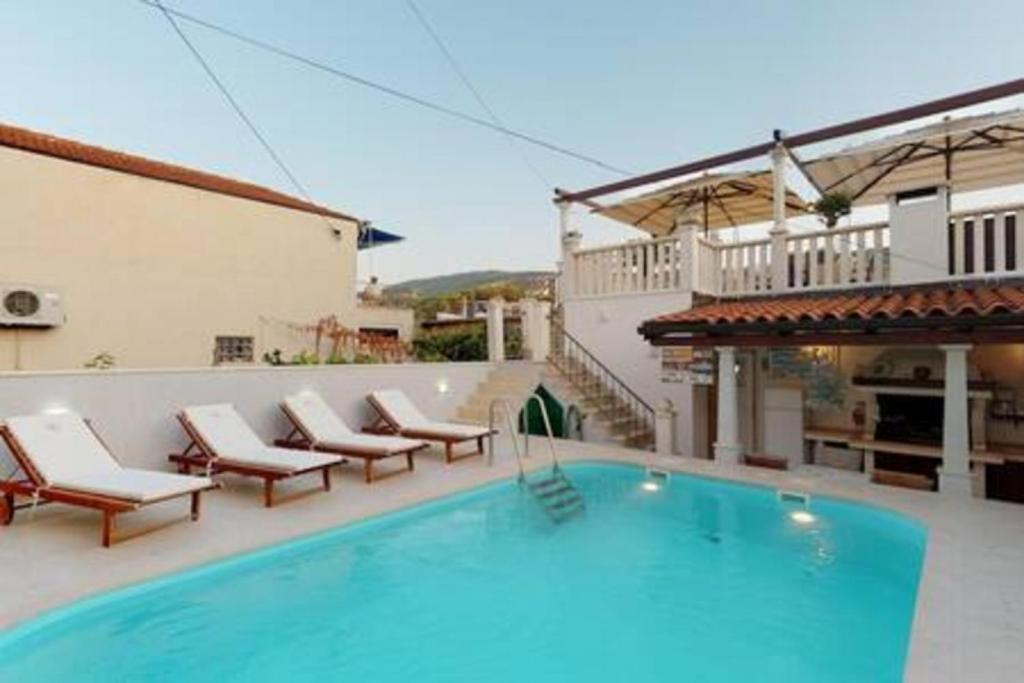 Fotografia z galérie ubytovania Radovani Luxury Apartment with Private Pool v destinácii Jelsa