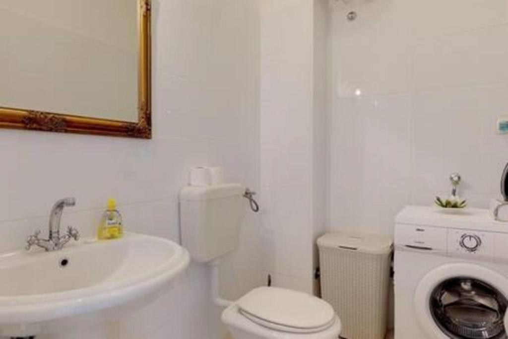 Fotografia z galérie ubytovania Radovani Luxury Apartment with Private Pool v destinácii Jelsa