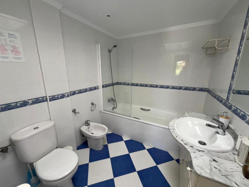 Kúpeľňa v ubytovaní Estepona - Playa - Villa en urbanización privada cerca del mar Da5