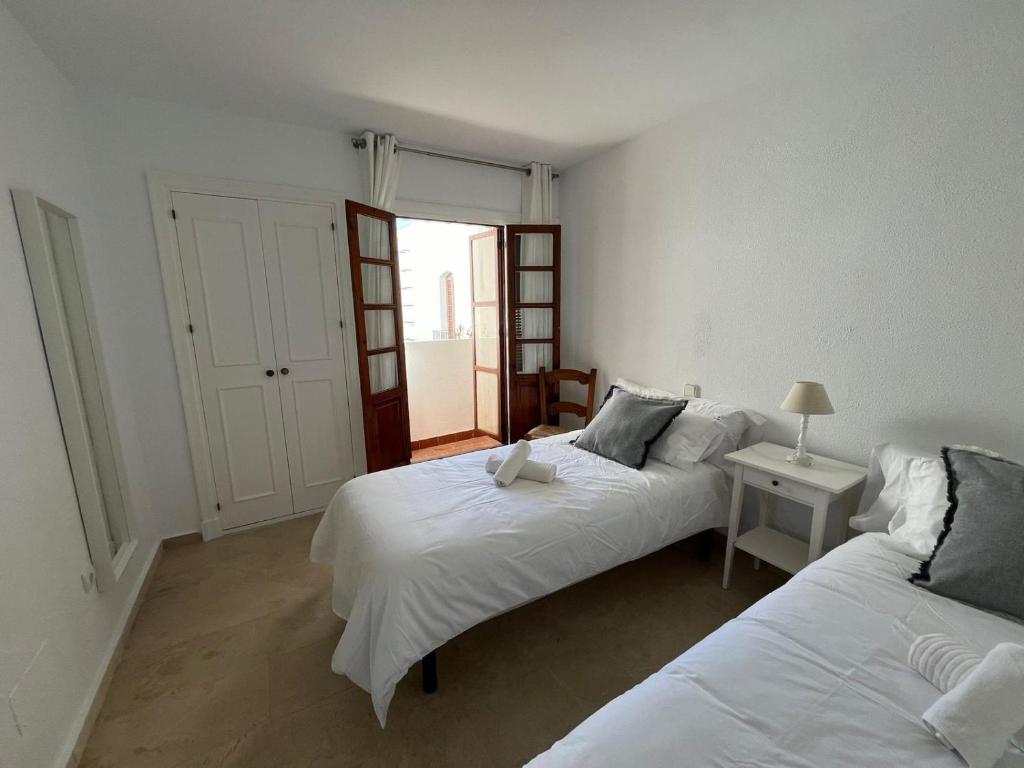 Posteľ alebo postele v izbe v ubytovaní Estepona - Playa - Villa en urbanización privada cerca del mar Da5