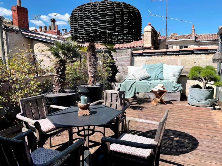 Appartement 65m2, terrasse 25m2, dernier étage.