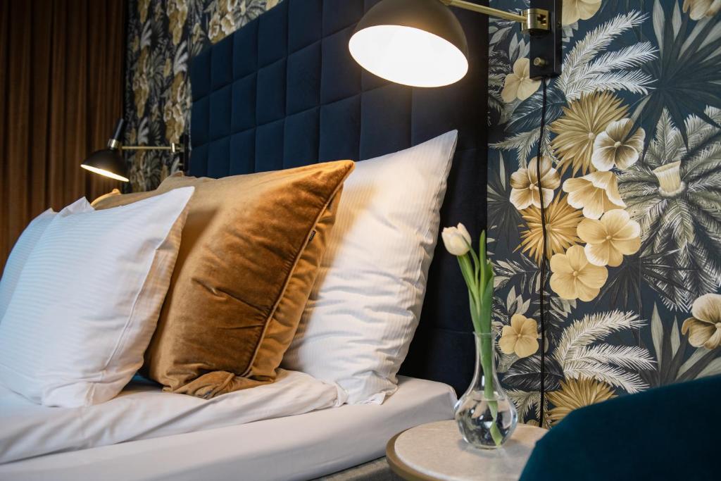 Postel nebo postele na pokoji v ubytování Quality Hotel Galaxen
