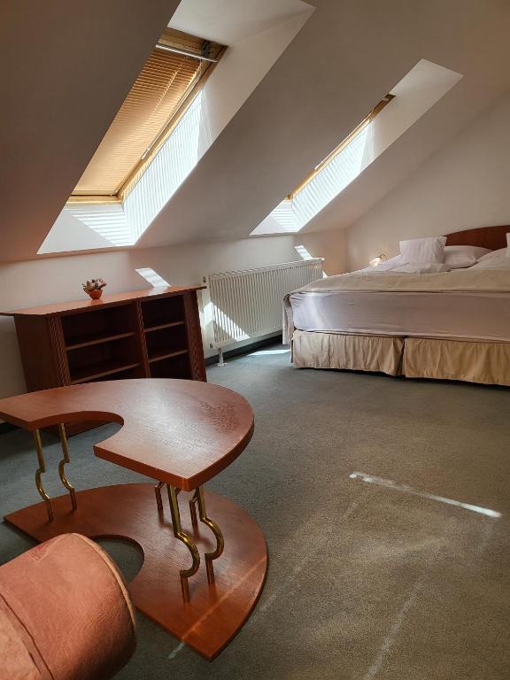 Postel nebo postele na pokoji v ubytování Hotel Margit