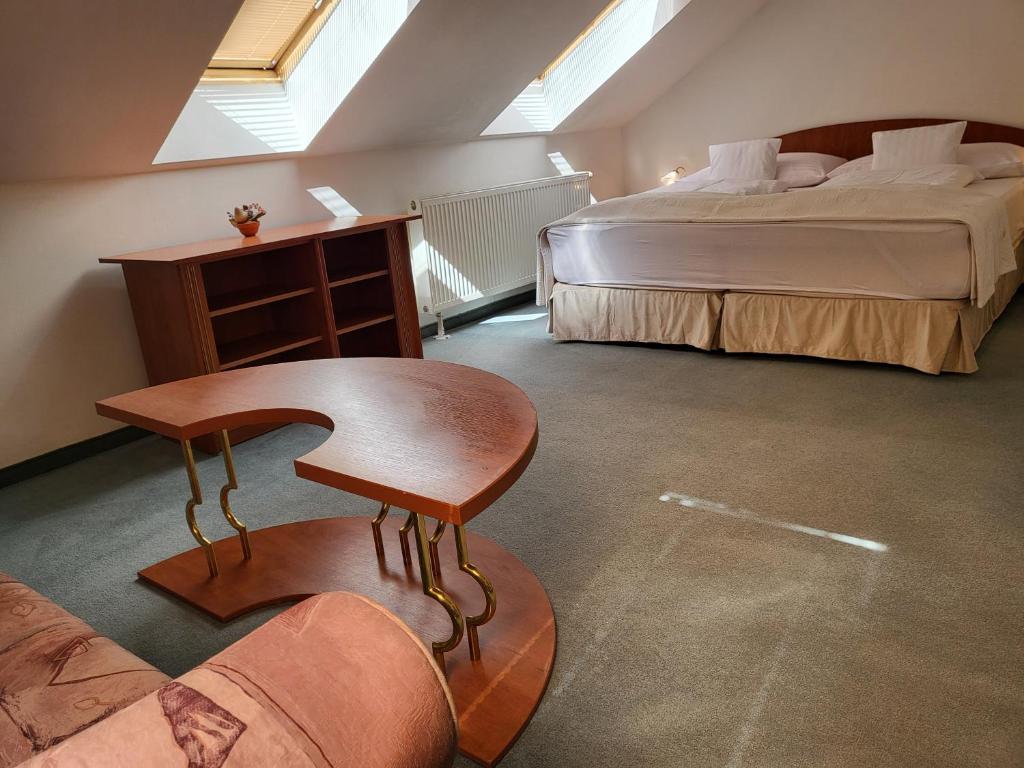 Postel nebo postele na pokoji v ubytování Hotel Margit