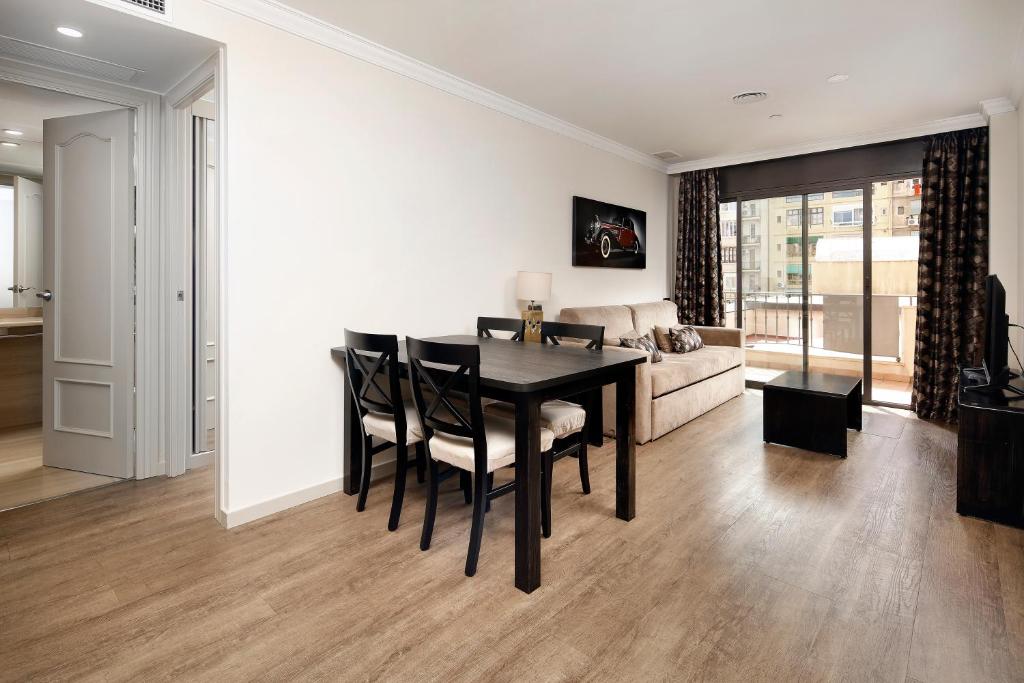 Posedenie v ubytovaní Apartaments-Hotel Hispanos 7 Suiza