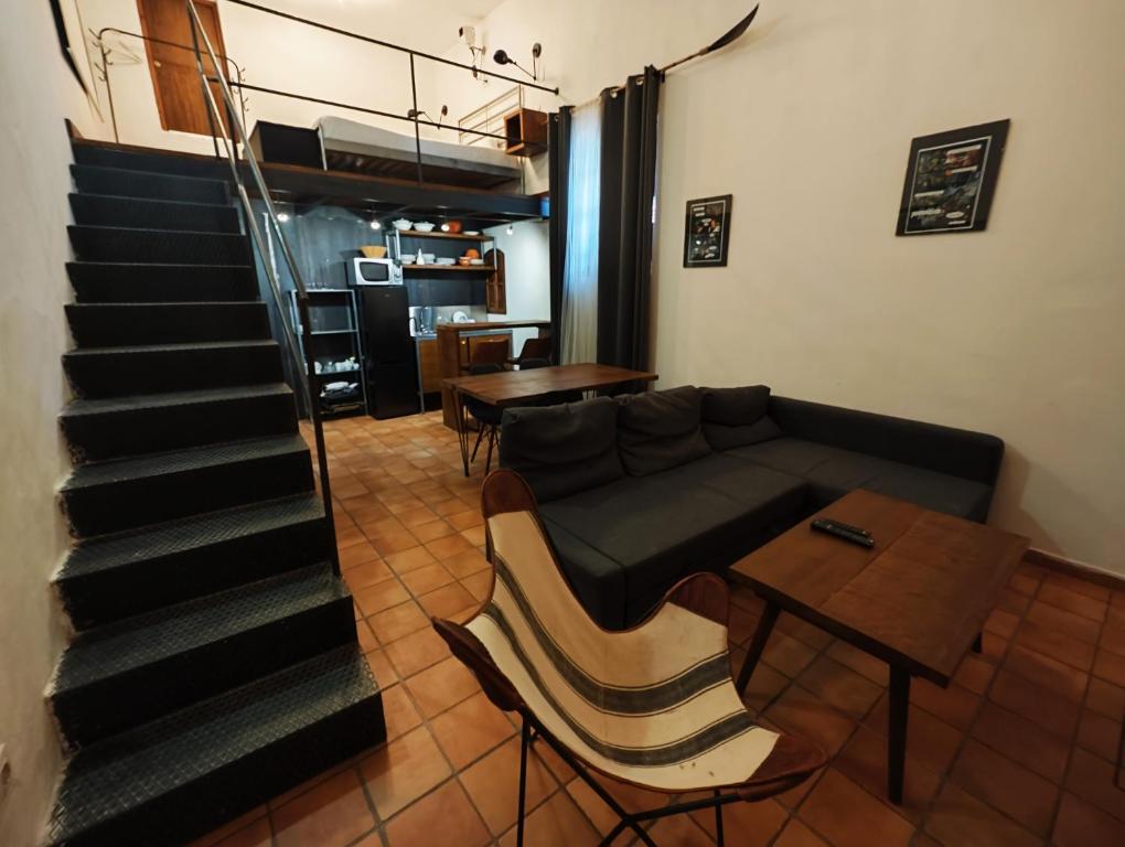 FRENTEABASTOS Boutique - Estudio Dúplex