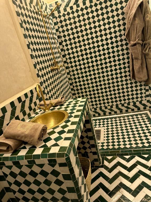 Koupelna v ubytování RIAD KS & SPA