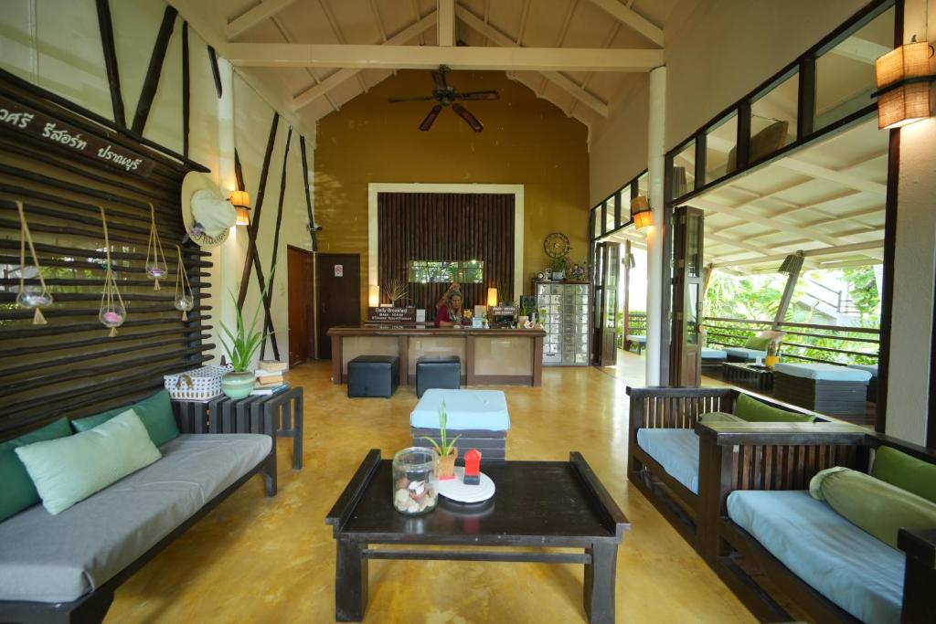 Posezení v ubytování Tanaosri Resort Pranburi