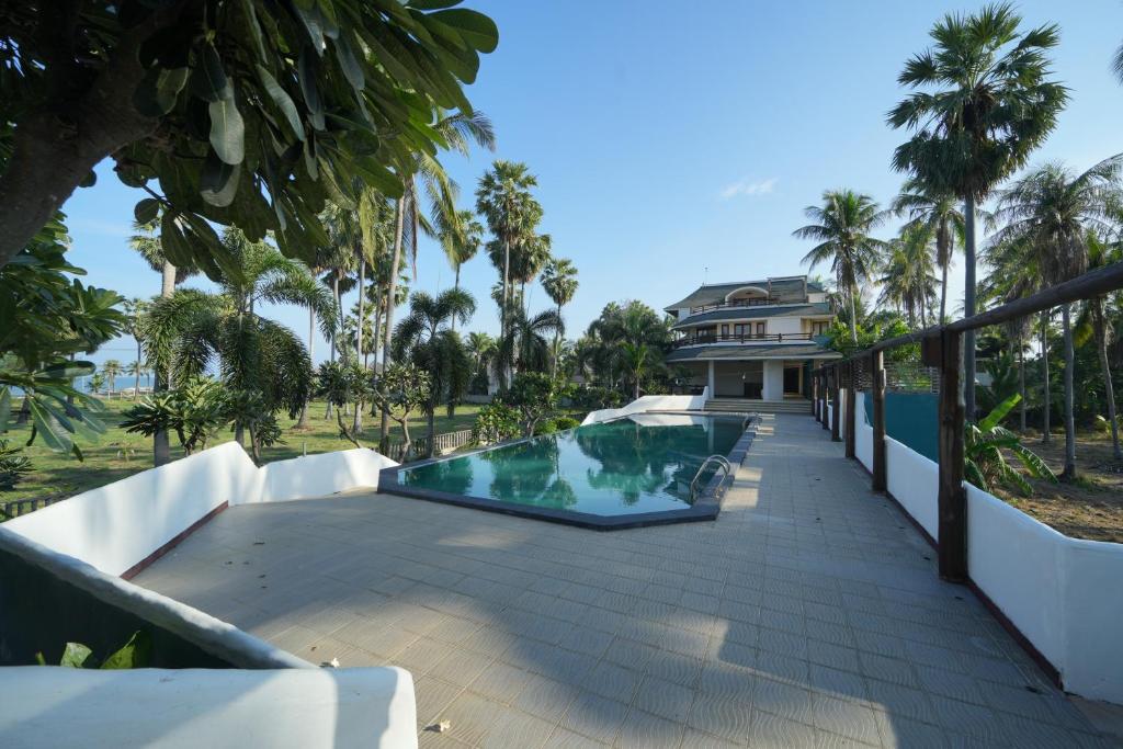 Bazén v ubytování Tanaosri Resort Pranburi nebo v jeho okolí
