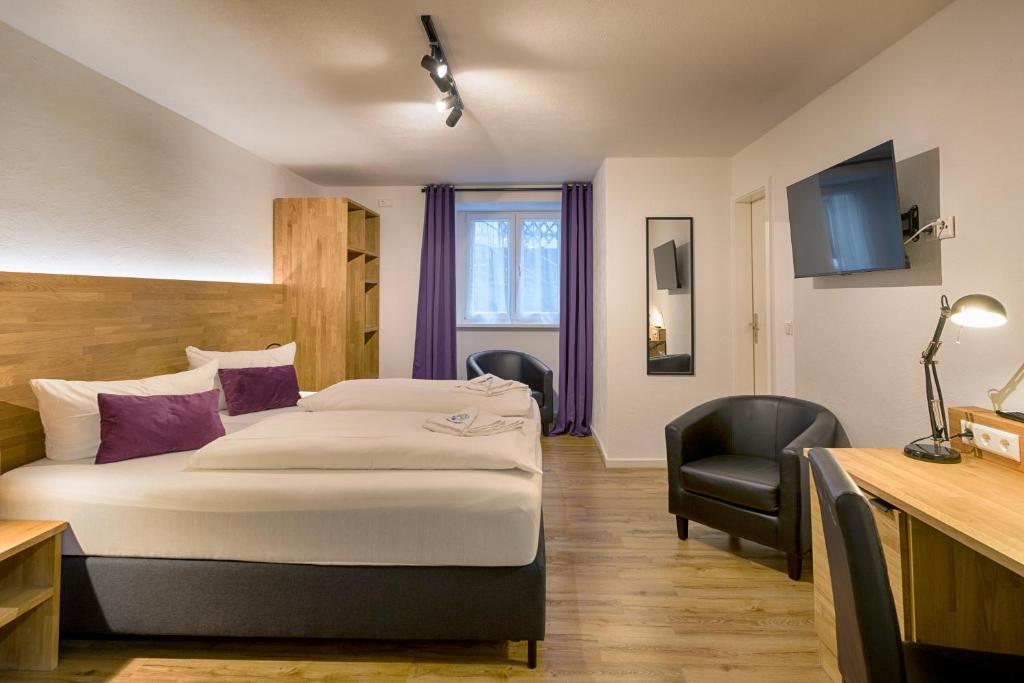 Postel nebo postele na pokoji v ubytování Brauereigasthof Bären