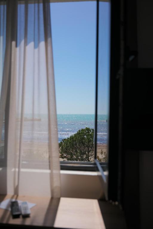 Nespecifikovaný výhled na moře nebo výhled na moře při pohledu z hotelu
