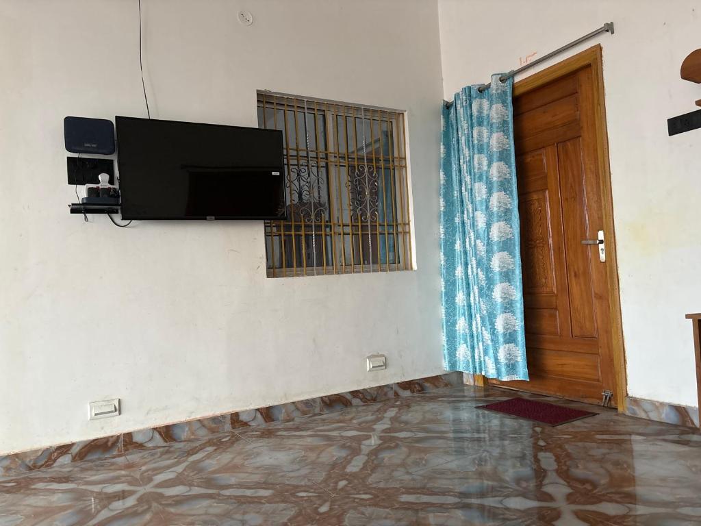 TV a/nebo společenská místnost v ubytování Lagnalaya- Your Next Home