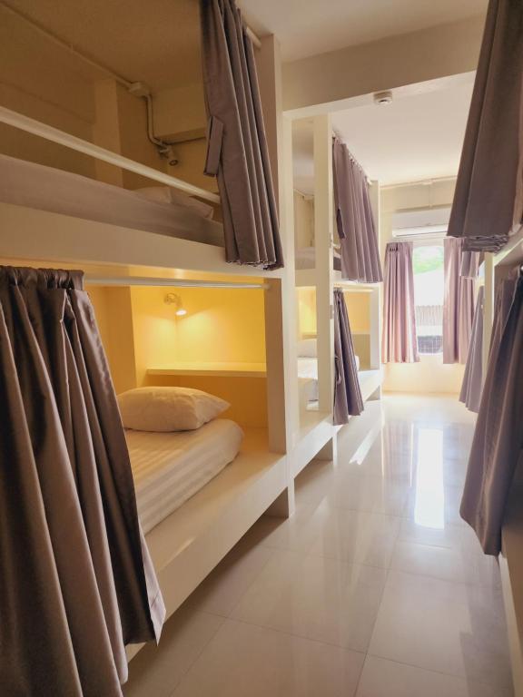 Line Bangkok Hostel - 1