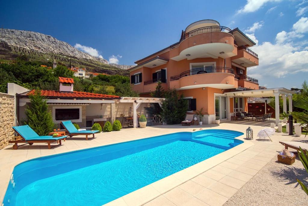Басейн в Villa ANITA with private pool, gym, 6 bedrooms, sea view або поблизу