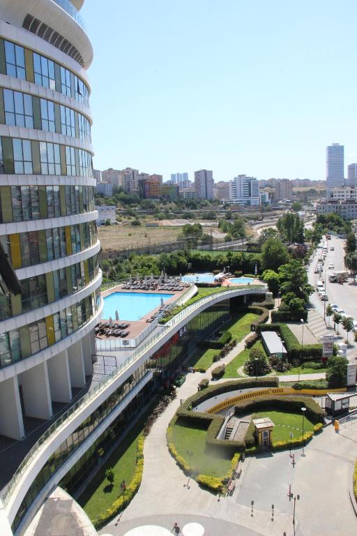 a view of a city from a building at Ailenizle keyifle kalabileceğiniz eşsiz bir daire in Istanbul