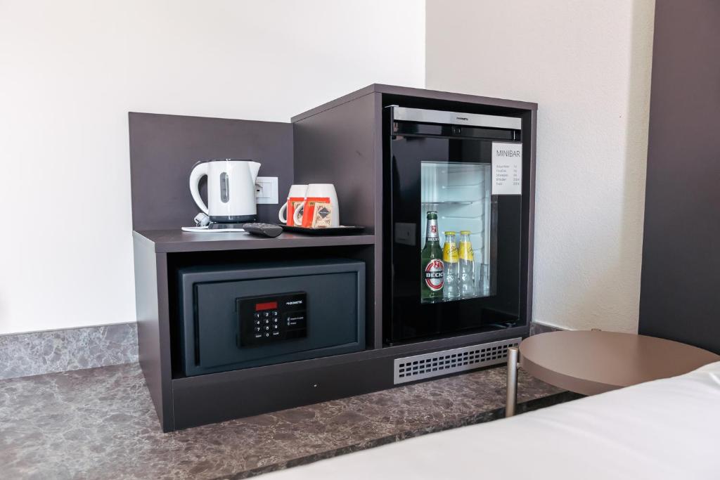 Příslušenství pro přípravu čaje a kávy v ubytování Hotel Arilica