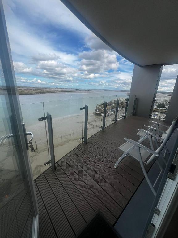 a balcony with chairs and a view of the water at 2bed flat with the Balcony in Hoo