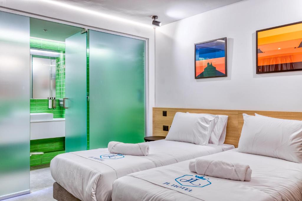 Postel nebo postele na pokoji v ubytování JL Hotel