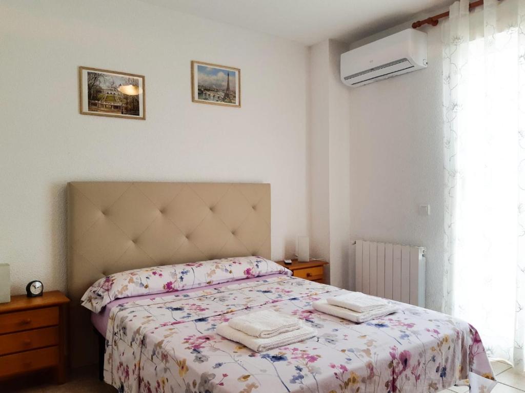 Postel nebo postele na pokoji v ubytování Villa de 2 plantas