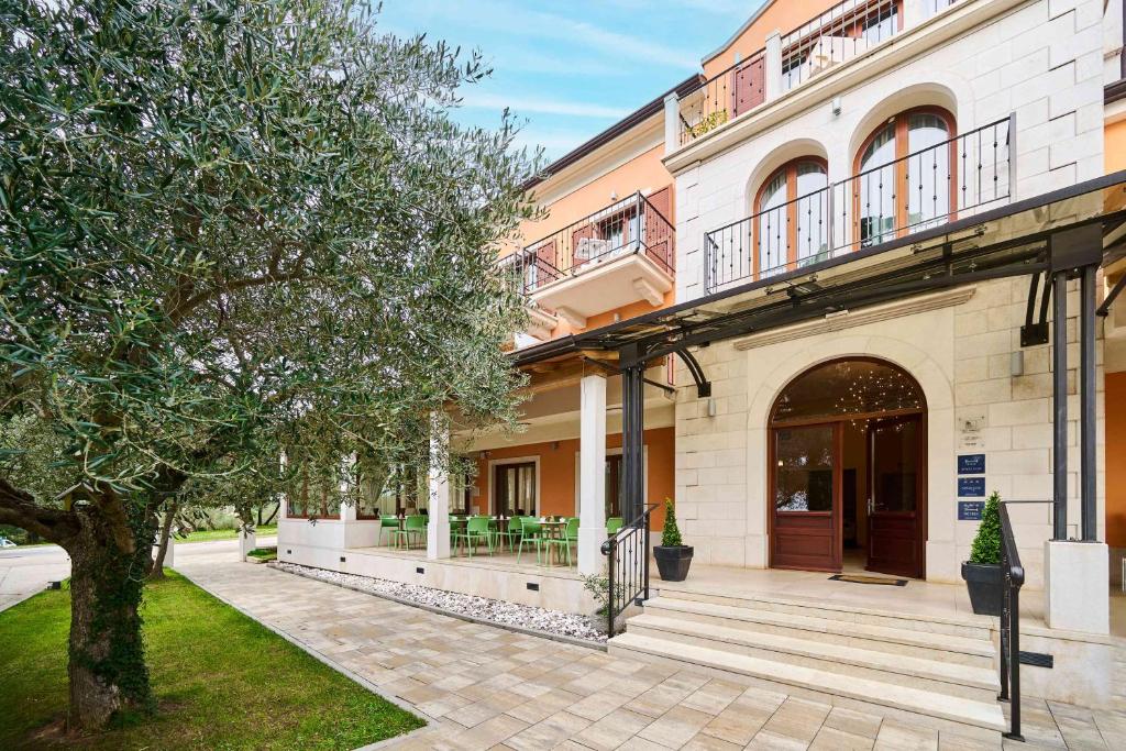 Фасад или вход в Villa Dobravac Wine Estate