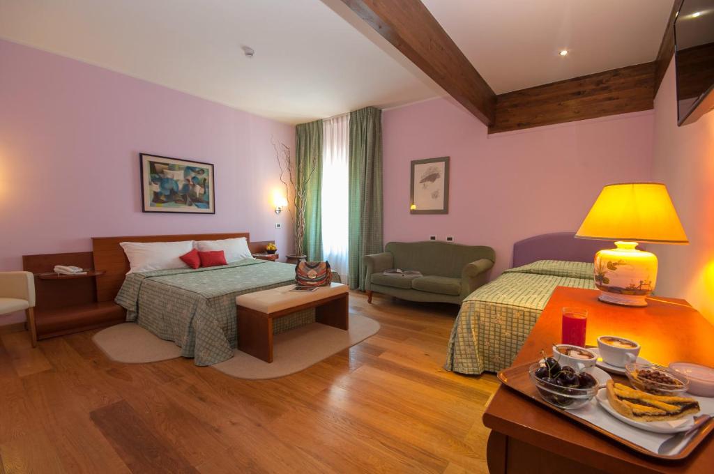 Letto o letti in una camera di Hotel La Pergola