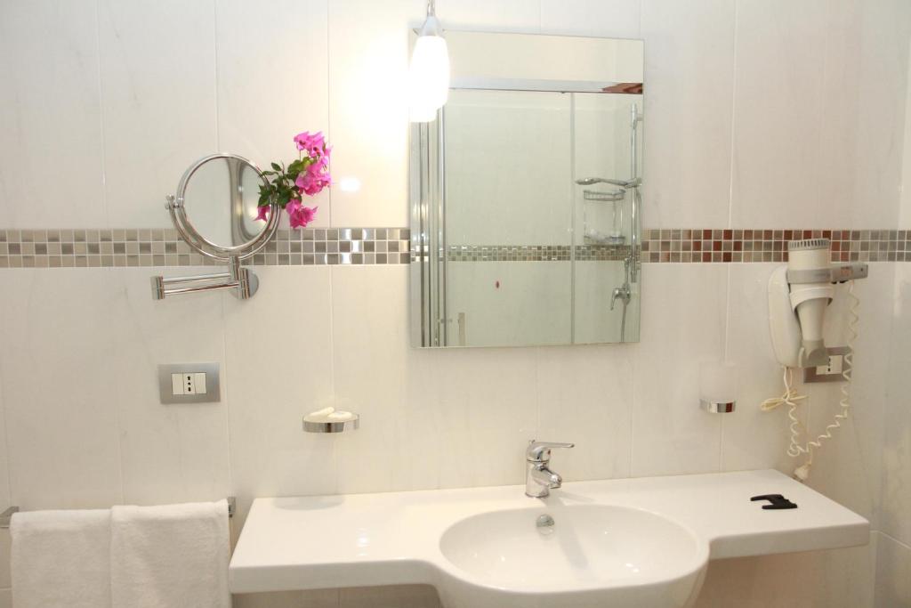 Villaggio Turistico La Mantinera - Hotel - Triple Room