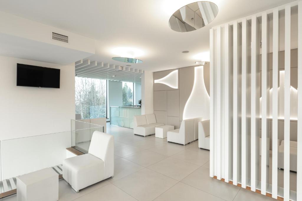 TV a/nebo společenská místnost v ubytování Tempus Hotel & Spa